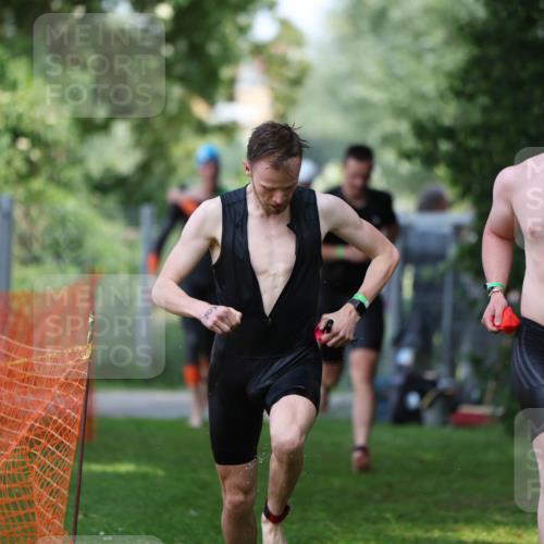 15.06.2025 - 7 Türme Triathlon Michael Strokosch http://msf.ph/oto/7968368 15.06.2025 12:54:37 Schwimmen 707, 719, 734, 740, 802, 916, 939, 945, 998, 1006, 1104, 1105, 1182 meine-sportfotos.de