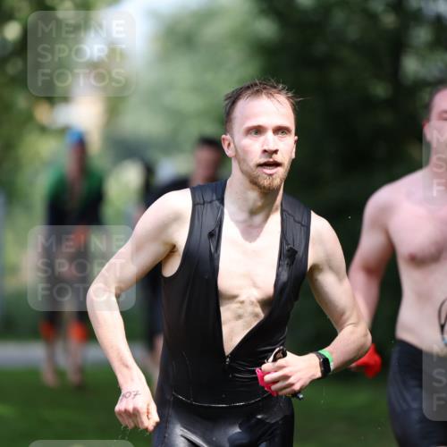 15.06.2025 - 7 Türme Triathlon Michael Strokosch http://msf.ph/oto/7968377 15.06.2025 12:54:38 Schwimmen 707, 719, 734, 740, 802, 916, 939, 945, 998, 1006, 1104, 1105, 1182 meine-sportfotos.de