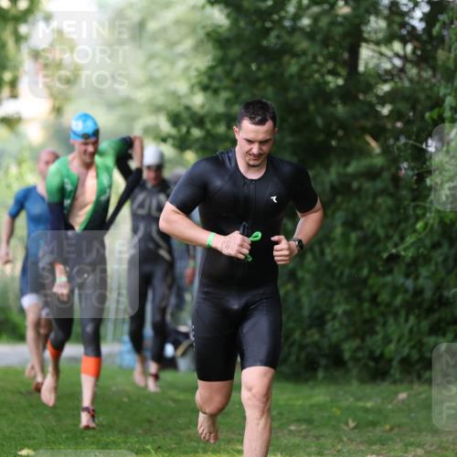 15.06.2025 - 7 Türme Triathlon Michael Strokosch http://msf.ph/oto/7968387 15.06.2025 12:54:39 Schwimmen 707, 719, 734, 740, 802, 916, 939, 945, 998, 1006, 1024, 1104, 1105, 1182 meine-sportfotos.de