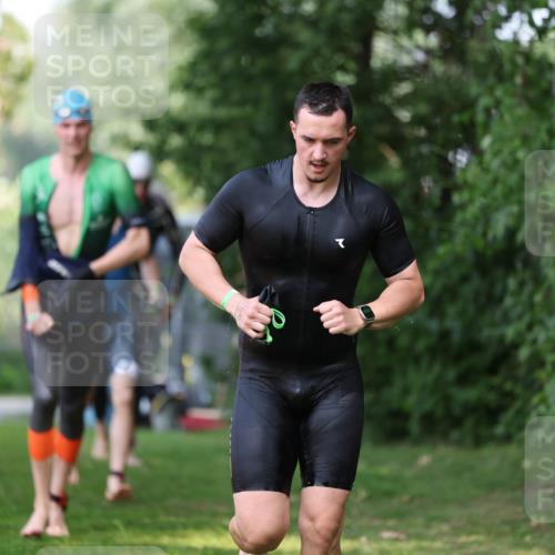 15.06.2025 - 7 Türme Triathlon Michael Strokosch http://msf.ph/oto/7968400 15.06.2025 12:54:40 Schwimmen 707, 719, 740, 802, 916, 939, 945, 998, 1006, 1024, 1104, 1105, 1182 meine-sportfotos.de