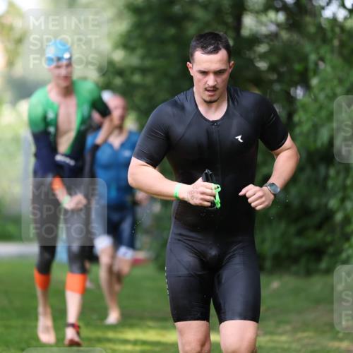 15.06.2025 - 7 Türme Triathlon Michael Strokosch http://msf.ph/oto/7968406 15.06.2025 12:54:40 Schwimmen 707, 719, 740, 802, 916, 939, 945, 998, 1006, 1024, 1104, 1105, 1182 meine-sportfotos.de