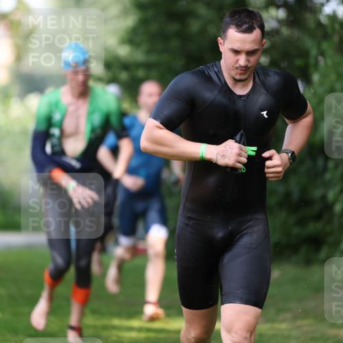 15.06.2025 - 7 Türme Triathlon Michael Strokosch http://msf.ph/oto/7968409 15.06.2025 12:54:41 Schwimmen 707, 719, 740, 802, 916, 939, 945, 998, 1006, 1024, 1104, 1105, 1182 meine-sportfotos.de