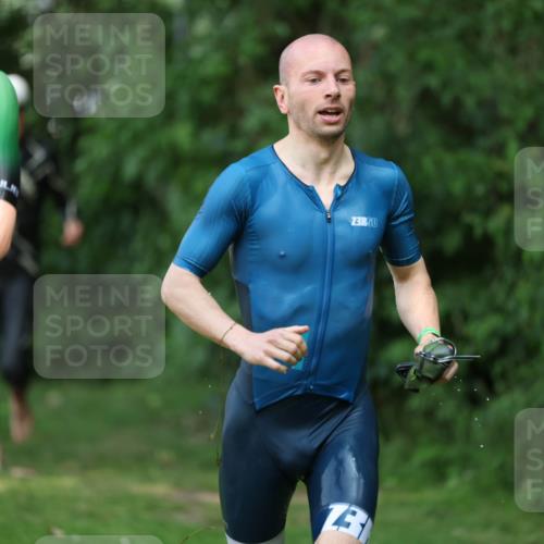 15.06.2025 - 7 Türme Triathlon Michael Strokosch http://msf.ph/oto/7968426 15.06.2025 12:54:43 Schwimmen 707, 719, 740, 802, 881, 916, 939, 945, 998, 1006, 1024, 1104, 1105, 1182 meine-sportfotos.de