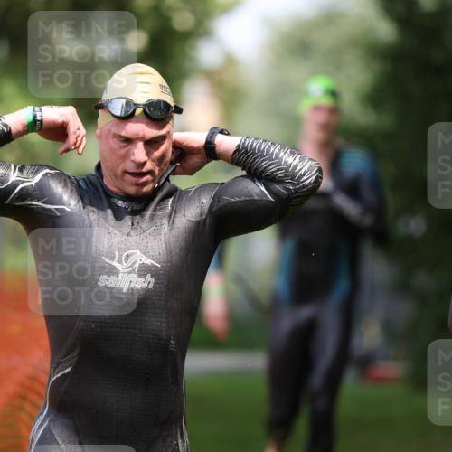 15.06.2025 - 7 Türme Triathlon Michael Strokosch http://msf.ph/oto/7968506 15.06.2025 12:54:52 Schwimmen 157, 701, 719, 723, 740, 762, 881, 916, 939, 945, 998, 1024, 1104, 1182 meine-sportfotos.de