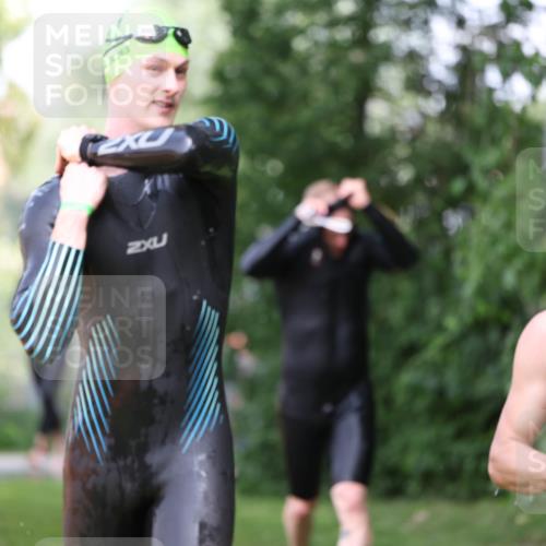 15.06.2025 - 7 Türme Triathlon Michael Strokosch http://msf.ph/oto/7968519 15.06.2025 12:54:54 Schwimmen 157, 701, 719, 723, 740, 762, 846, 881, 916, 939, 945, 950, 952, 1024, 1182 meine-sportfotos.de