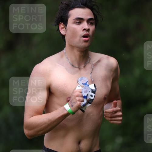 15.06.2025 - 7 Türme Triathlon Michael Strokosch http://msf.ph/oto/7968533 15.06.2025 12:54:55 Schwimmen 157, 701, 719, 723, 740, 762, 846, 881, 916, 939, 945, 950, 952, 1024, 1182 meine-sportfotos.de