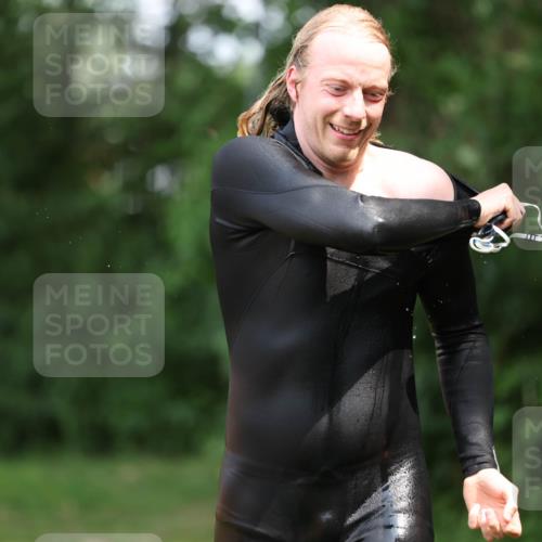 15.06.2025 - 7 Türme Triathlon Michael Strokosch http://msf.ph/oto/7968551 15.06.2025 12:54:57 Schwimmen 157, 701, 719, 723, 740, 762, 846, 881, 916, 939, 945, 950, 952, 1019, 1024, 1152, 1182 meine-sportfotos.de