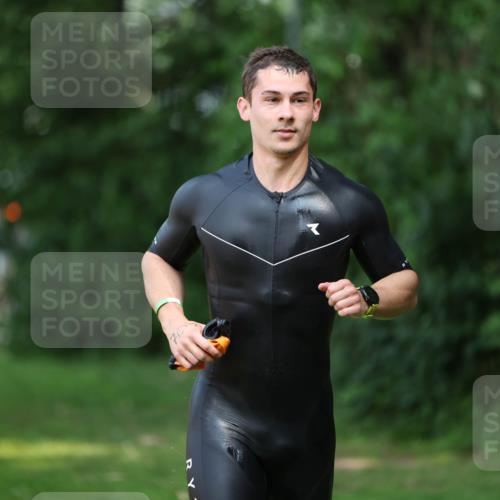 15.06.2025 - 7 Türme Triathlon Michael Strokosch http://msf.ph/oto/7968640 15.06.2025 12:55:08 Schwimmen 157, 701, 723, 727, 745, 762, 769, 772, 801, 846, 859, 865, 881, 950, 952, 1019, 1024, 1152 meine-sportfotos.de