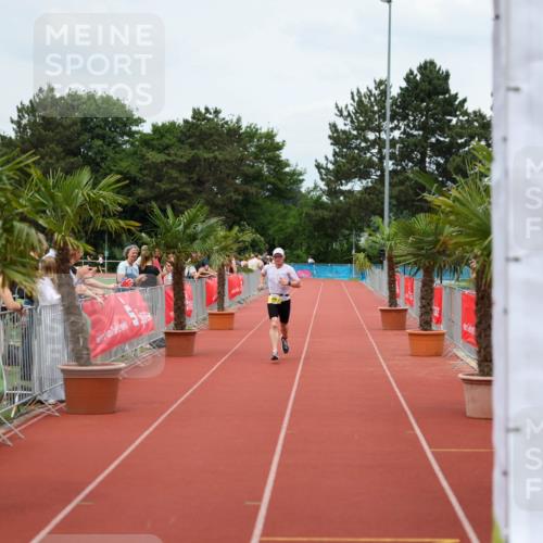 15.06.2025 - 7 Türme Triathlon Michael Strokosch http://msf.ph/oto/7968658 15.06.2025 13:45:44 Ziel 916 meine-sportfotos.de