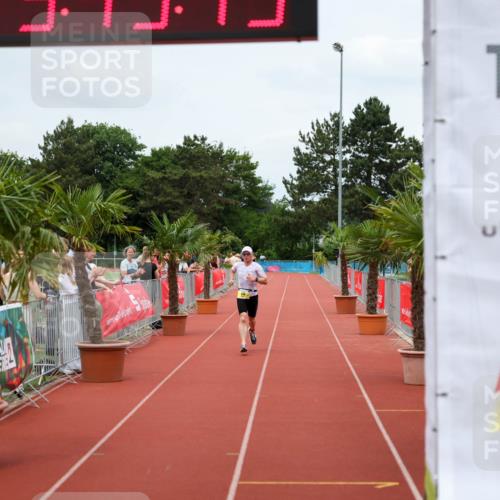15.06.2025 - 7 Türme Triathlon Michael Strokosch http://msf.ph/oto/7968667 15.06.2025 13:45:44 Ziel 916 meine-sportfotos.de