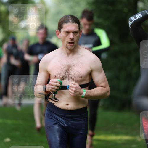 15.06.2025 - 7 Türme Triathlon Michael Strokosch http://msf.ph/oto/7968672 15.06.2025 12:55:12 Schwimmen 157, 701, 723, 727, 745, 762, 769, 772, 784, 801, 846, 859, 865, 881, 950, 952, 1019, 1075, 1152 meine-sportfotos.de