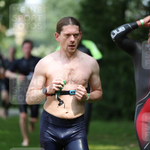 15.06.2025 - 7 Türme Triathlon Michael Strokosch http://msf.ph/oto/7968675 15.06.2025 12:55:12 Schwimmen 157, 701, 723, 727, 745, 762, 769, 772, 784, 801, 846, 859, 865, 881, 950, 952, 1019, 1075, 1152 meine-sportfotos.de
