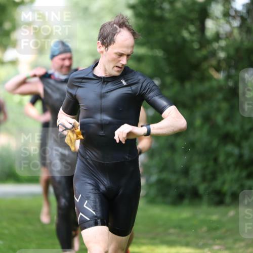 15.06.2025 - 7 Türme Triathlon Michael Strokosch http://msf.ph/oto/7968707 15.06.2025 12:55:18 Schwimmen 701, 727, 745, 769, 772, 784, 792, 797, 801, 846, 859, 865, 927, 950, 952, 955, 1011, 1019, 1075, 1152 meine-sportfotos.de