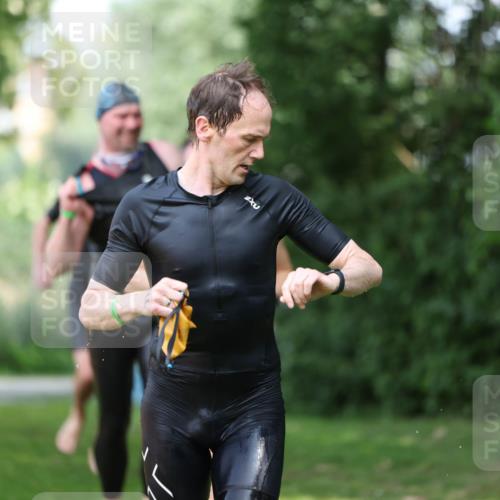 15.06.2025 - 7 Türme Triathlon Michael Strokosch http://msf.ph/oto/7968711 15.06.2025 12:55:18 Schwimmen 701, 727, 745, 769, 772, 784, 792, 797, 801, 846, 859, 865, 927, 950, 952, 955, 1011, 1019, 1075, 1152 meine-sportfotos.de
