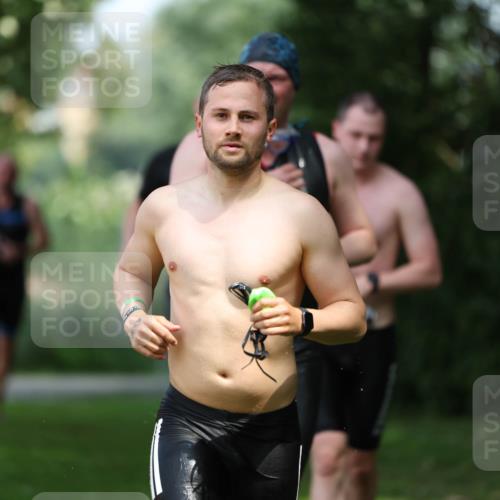 15.06.2025 - 7 Türme Triathlon Michael Strokosch http://msf.ph/oto/7968735 15.06.2025 12:55:20 Schwimmen 727, 745, 769, 772, 784, 792, 797, 801, 846, 859, 865, 927, 950, 952, 955, 1011, 1019, 1075, 1152, 1169 meine-sportfotos.de