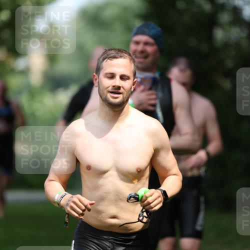 15.06.2025 - 7 Türme Triathlon Michael Strokosch http://msf.ph/oto/7968739 15.06.2025 12:55:20 Schwimmen 727, 745, 769, 772, 784, 792, 797, 801, 846, 859, 865, 927, 950, 952, 955, 1011, 1019, 1075, 1152, 1169 meine-sportfotos.de