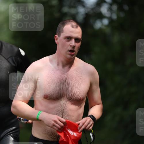 15.06.2025 - 7 Türme Triathlon Michael Strokosch http://msf.ph/oto/7968759 15.06.2025 12:55:22 Schwimmen 727, 745, 763, 769, 772, 784, 792, 797, 801, 846, 859, 865, 927, 950, 952, 955, 1011, 1019, 1029, 1075, 1152, 1169 meine-sportfotos.de
