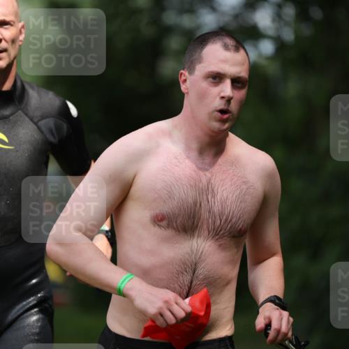 15.06.2025 - 7 Türme Triathlon Michael Strokosch http://msf.ph/oto/7968764 15.06.2025 12:55:22 Schwimmen 727, 745, 763, 769, 772, 784, 792, 797, 801, 846, 859, 865, 927, 950, 952, 955, 1011, 1019, 1029, 1075, 1152, 1169 meine-sportfotos.de
