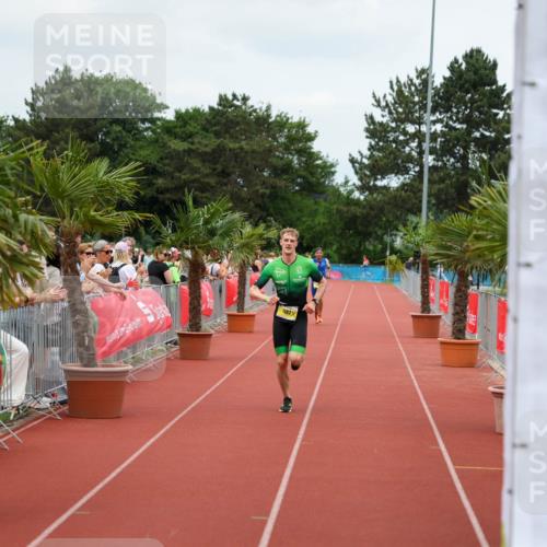 15.06.2025 - 7 Türme Triathlon Michael Strokosch http://msf.ph/oto/7968810 15.06.2025 13:47:53 Ziel 1182 meine-sportfotos.de