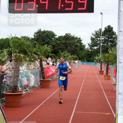 15.06.2025 - 7 Türme Triathlon Michael Strokosch http://msf.ph/oto/7968859 15.06.2025 13:47:58 Ziel 1171, 1182 meine-sportfotos.de