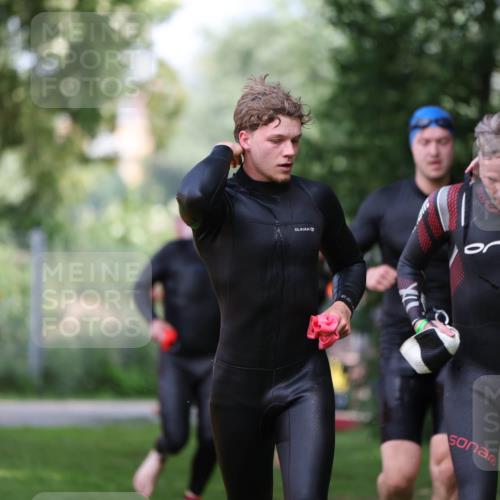 15.06.2025 - 7 Türme Triathlon Michael Strokosch http://msf.ph/oto/7968862 15.06.2025 12:55:30 Schwimmen 727, 745, 755, 763, 769, 784, 792, 797, 801, 805, 859, 877, 879, 919, 927, 955, 1011, 1029, 1075, 1169 meine-sportfotos.de
