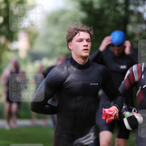 15.06.2025 - 7 Türme Triathlon Michael Strokosch http://msf.ph/oto/7968879 15.06.2025 12:55:31 Schwimmen 727, 745, 755, 763, 769, 784, 792, 797, 801, 805, 859, 877, 879, 919, 927, 955, 1011, 1023, 1029, 1075, 1169 meine-sportfotos.de