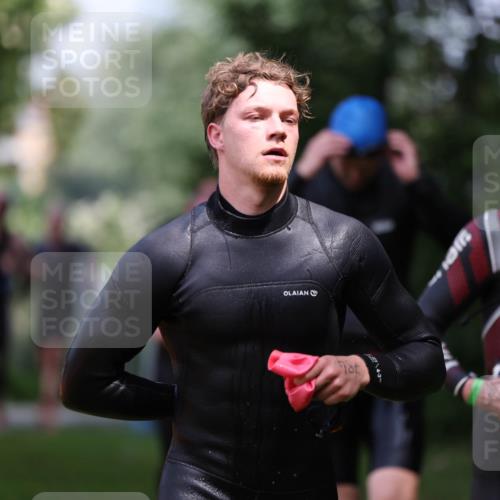 15.06.2025 - 7 Türme Triathlon Michael Strokosch http://msf.ph/oto/7968889 15.06.2025 12:55:31 Schwimmen 727, 745, 755, 763, 769, 784, 792, 797, 801, 805, 859, 877, 879, 919, 927, 955, 1011, 1023, 1029, 1075, 1169 meine-sportfotos.de