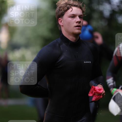 15.06.2025 - 7 Türme Triathlon Michael Strokosch http://msf.ph/oto/7968892 15.06.2025 12:55:31 Schwimmen 727, 745, 755, 763, 769, 784, 792, 797, 801, 805, 859, 877, 879, 919, 927, 955, 1011, 1023, 1029, 1075, 1169 meine-sportfotos.de