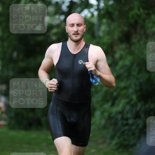15.06.2025 - 7 Türme Triathlon Michael Strokosch http://msf.ph/oto/7968921 15.06.2025 12:55:36 Schwimmen 755, 763, 769, 784, 792, 797, 805, 877, 879, 919, 927, 955, 1011, 1023, 1029, 1071, 1075, 1144, 1169 meine-sportfotos.de