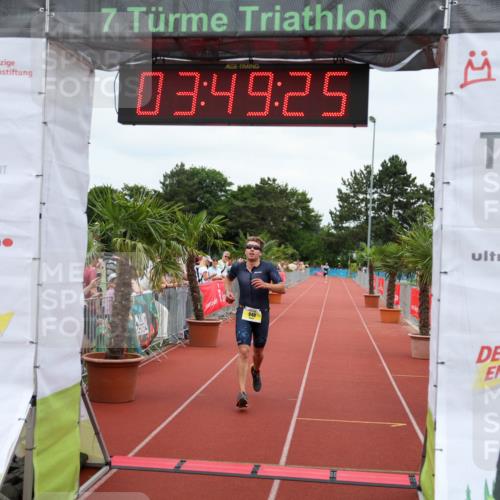 15.06.2025 - 7 Türme Triathlon Michael Strokosch http://msf.ph/oto/7968968 15.06.2025 13:49:24 Ziel 940 meine-sportfotos.de