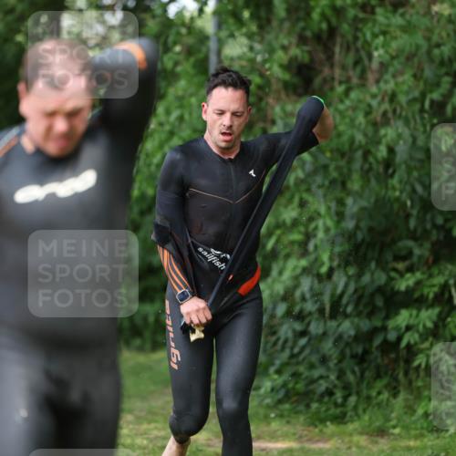 15.06.2025 - 7 Türme Triathlon Michael Strokosch http://msf.ph/oto/7968972 15.06.2025 12:55:39 Schwimmen 755, 763, 784, 792, 797, 805, 877, 879, 895, 919, 927, 955, 1011, 1023, 1029, 1071, 1075, 1144, 1169 meine-sportfotos.de