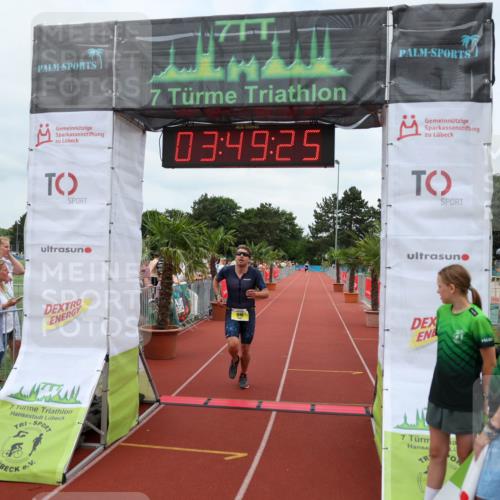 15.06.2025 - 7 Türme Triathlon Michael Strokosch http://msf.ph/oto/7968976 15.06.2025 13:49:25 Ziel 940 meine-sportfotos.de