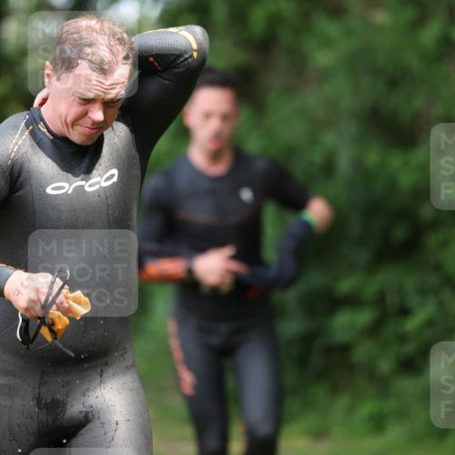 15.06.2025 - 7 Türme Triathlon Michael Strokosch http://msf.ph/oto/7968977 15.06.2025 12:55:39 Schwimmen 755, 763, 784, 792, 797, 805, 877, 879, 895, 919, 927, 955, 1011, 1023, 1029, 1071, 1075, 1144, 1169 meine-sportfotos.de