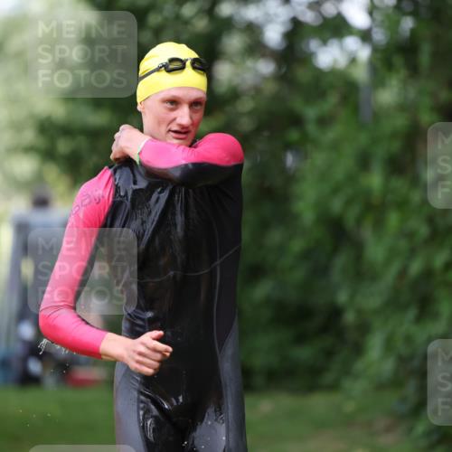 15.06.2025 - 7 Türme Triathlon Michael Strokosch http://msf.ph/oto/7969012 15.06.2025 12:55:43 Schwimmen 708, 755, 763, 792, 797, 805, 818, 833, 877, 879, 895, 919, 927, 955, 1011, 1023, 1029, 1071, 1144, 1153, 1169, 1177 meine-sportfotos.de