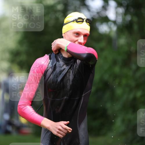 15.06.2025 - 7 Türme Triathlon Michael Strokosch http://msf.ph/oto/7969022 15.06.2025 12:55:43 Schwimmen 708, 755, 763, 792, 797, 805, 818, 833, 877, 879, 895, 919, 927, 955, 1011, 1023, 1029, 1071, 1144, 1153, 1169, 1177 meine-sportfotos.de