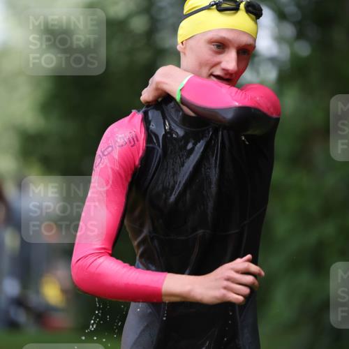 15.06.2025 - 7 Türme Triathlon Michael Strokosch http://msf.ph/oto/7969030 15.06.2025 12:55:44 Schwimmen 708, 755, 763, 792, 797, 805, 818, 833, 877, 879, 895, 919, 927, 955, 1011, 1023, 1029, 1071, 1144, 1153, 1169, 1177 meine-sportfotos.de