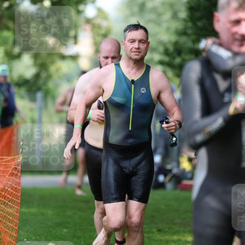 15.06.2025 - 7 Türme Triathlon Michael Strokosch http://msf.ph/oto/7969064 15.06.2025 12:55:48 Schwimmen 708, 755, 763, 776, 805, 818, 833, 877, 879, 895, 919, 1023, 1029, 1071, 1120, 1144, 1153, 1169, 1177 meine-sportfotos.de