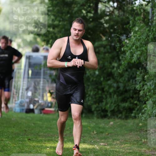 15.06.2025 - 7 Türme Triathlon Michael Strokosch http://msf.ph/oto/7969101 15.06.2025 12:55:52 Schwimmen 708, 755, 763, 776, 805, 818, 833, 877, 879, 895, 919, 1023, 1071, 1120, 1144, 1150, 1153, 1177 meine-sportfotos.de