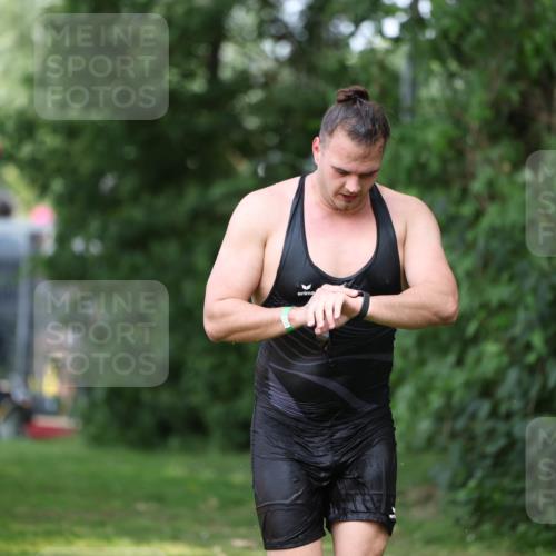 15.06.2025 - 7 Türme Triathlon Michael Strokosch http://msf.ph/oto/7969133 15.06.2025 12:55:54 Schwimmen 708, 755, 776, 818, 833, 877, 879, 895, 904, 919, 1023, 1071, 1120, 1144, 1150, 1153, 1177 meine-sportfotos.de