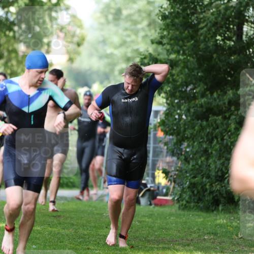 15.06.2025 - 7 Türme Triathlon Michael Strokosch http://msf.ph/oto/7969136 15.06.2025 12:55:55 Schwimmen 708, 755, 776, 818, 833, 877, 895, 904, 919, 1023, 1071, 1120, 1144, 1150, 1153, 1177 meine-sportfotos.de