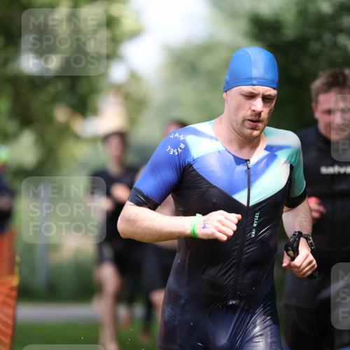 15.06.2025 - 7 Türme Triathlon Michael Strokosch http://msf.ph/oto/7969178 15.06.2025 12:55:57 Schwimmen 708, 755, 776, 818, 833, 877, 880, 895, 904, 919, 1023, 1071, 1120, 1144, 1150, 1153, 1177 meine-sportfotos.de