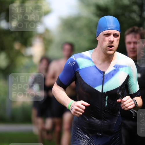 15.06.2025 - 7 Türme Triathlon Michael Strokosch http://msf.ph/oto/7969183 15.06.2025 12:55:58 Schwimmen 708, 741, 776, 818, 833, 877, 880, 895, 904, 1023, 1071, 1120, 1144, 1150, 1153, 1177 meine-sportfotos.de