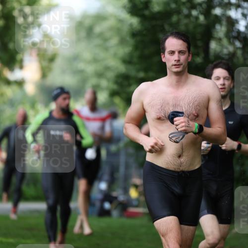 15.06.2025 - 7 Türme Triathlon Michael Strokosch http://msf.ph/oto/7969213 15.06.2025 12:56:00 Schwimmen 708, 741, 776, 818, 833, 877, 880, 895, 904, 1023, 1071, 1120, 1144, 1150, 1153, 1177 meine-sportfotos.de