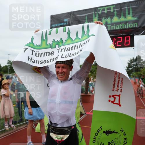 15.06.2025 - 7 Türme Triathlon Michael Strokosch http://msf.ph/oto/7969216 15.06.2025 13:51:28 Ziel 282, 955, 1072 meine-sportfotos.de