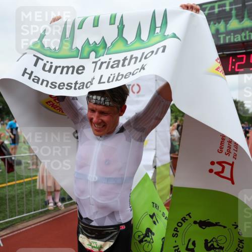 15.06.2025 - 7 Türme Triathlon Michael Strokosch http://msf.ph/oto/7969224 15.06.2025 13:51:28 Ziel 282, 955, 1072 meine-sportfotos.de