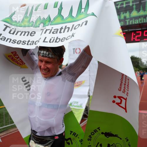 15.06.2025 - 7 Türme Triathlon Michael Strokosch http://msf.ph/oto/7969228 15.06.2025 13:51:29 Ziel 282, 955, 1072 meine-sportfotos.de