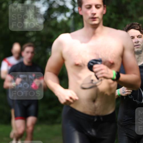 15.06.2025 - 7 Türme Triathlon Michael Strokosch http://msf.ph/oto/7969229 15.06.2025 12:56:01 Schwimmen 708, 741, 776, 818, 833, 880, 895, 904, 1023, 1071, 1120, 1144, 1150, 1153, 1177 meine-sportfotos.de