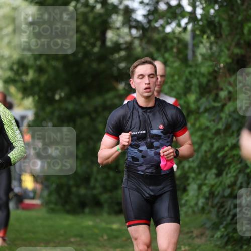 15.06.2025 - 7 Türme Triathlon Michael Strokosch http://msf.ph/oto/7969238 15.06.2025 12:56:02 Schwimmen 708, 741, 776, 818, 833, 880, 895, 904, 1071, 1120, 1144, 1149, 1150, 1153, 1177 meine-sportfotos.de