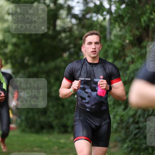 15.06.2025 - 7 Türme Triathlon Michael Strokosch http://msf.ph/oto/7969244 15.06.2025 12:56:03 Schwimmen 708, 741, 776, 818, 833, 880, 895, 904, 1120, 1144, 1149, 1150, 1153, 1177 meine-sportfotos.de