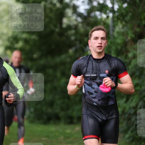 15.06.2025 - 7 Türme Triathlon Michael Strokosch http://msf.ph/oto/7969247 15.06.2025 12:56:03 Schwimmen 708, 741, 776, 818, 833, 880, 895, 904, 1120, 1144, 1149, 1150, 1153, 1177 meine-sportfotos.de